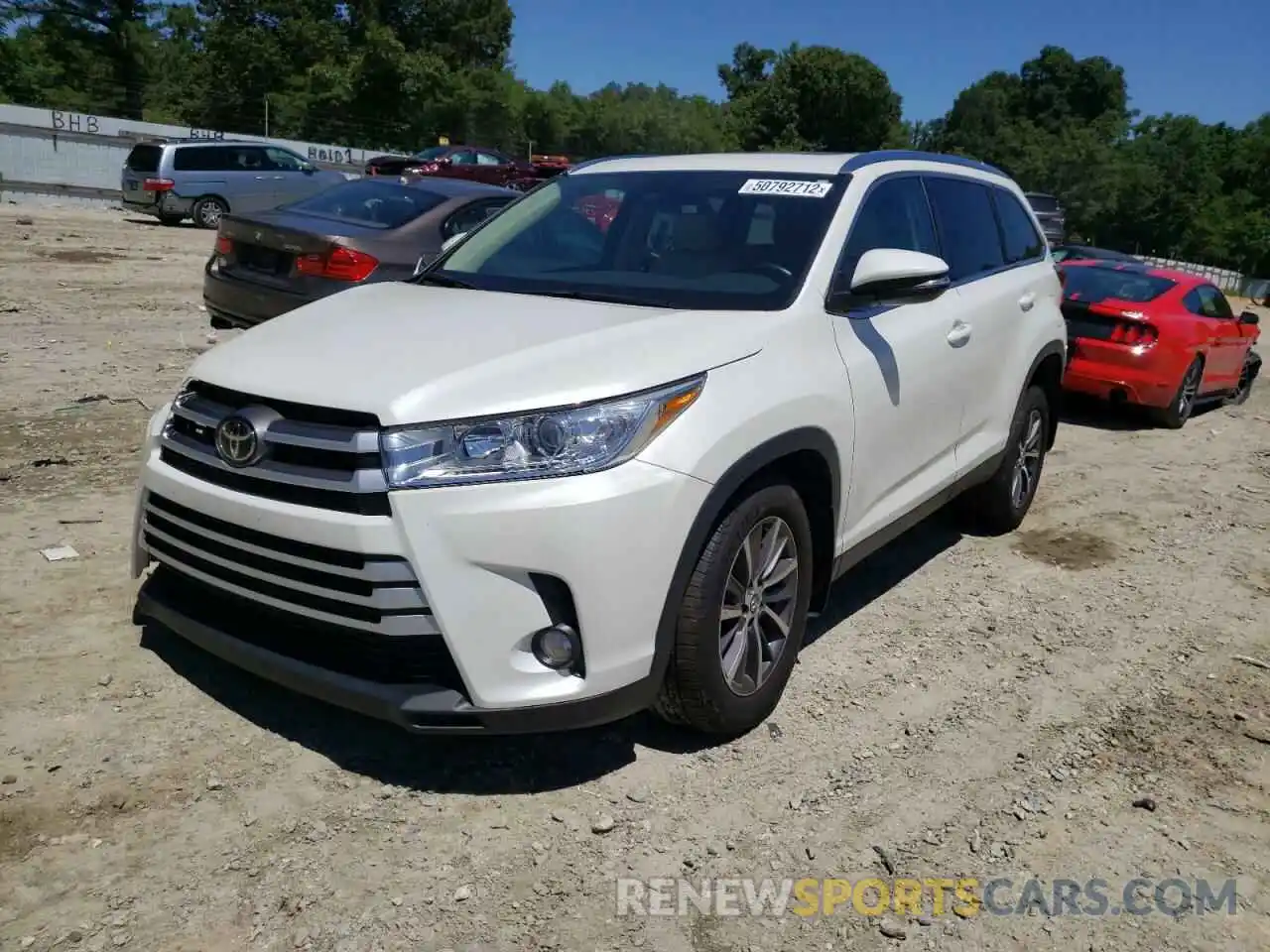 2 Photograph of a damaged car 5TDJZRFH1KS574960 TOYOTA HIGHLANDER 2019