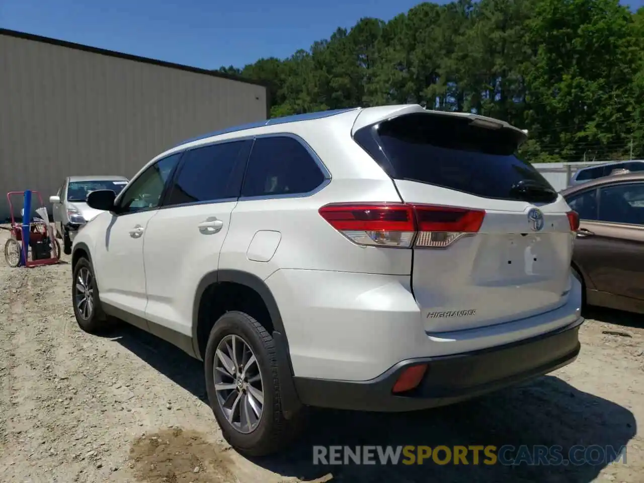 3 Photograph of a damaged car 5TDJZRFH1KS574960 TOYOTA HIGHLANDER 2019