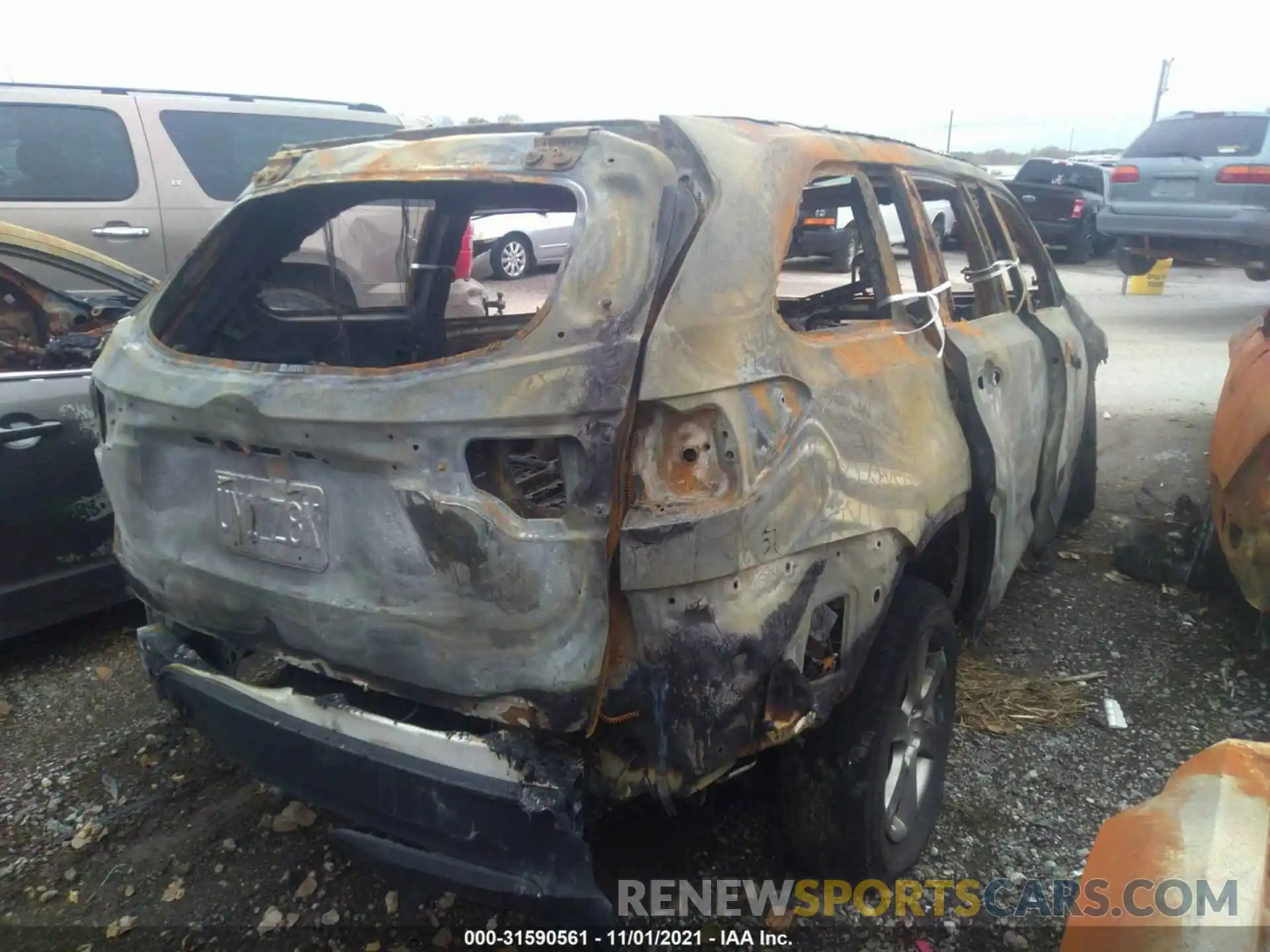 4 Photograph of a damaged car 5TDJZRFH1KS576644 TOYOTA HIGHLANDER 2019