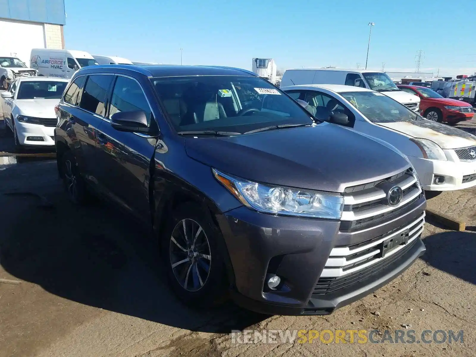 1 Photograph of a damaged car 5TDJZRFH1KS581312 TOYOTA HIGHLANDER 2019