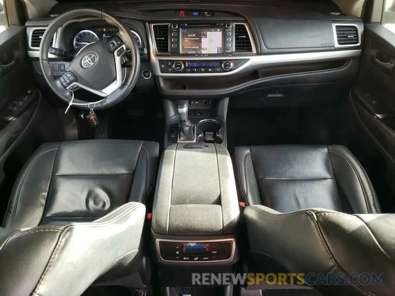 8 Photograph of a damaged car 5TDJZRFH1KS583903 TOYOTA HIGHLANDER 2019