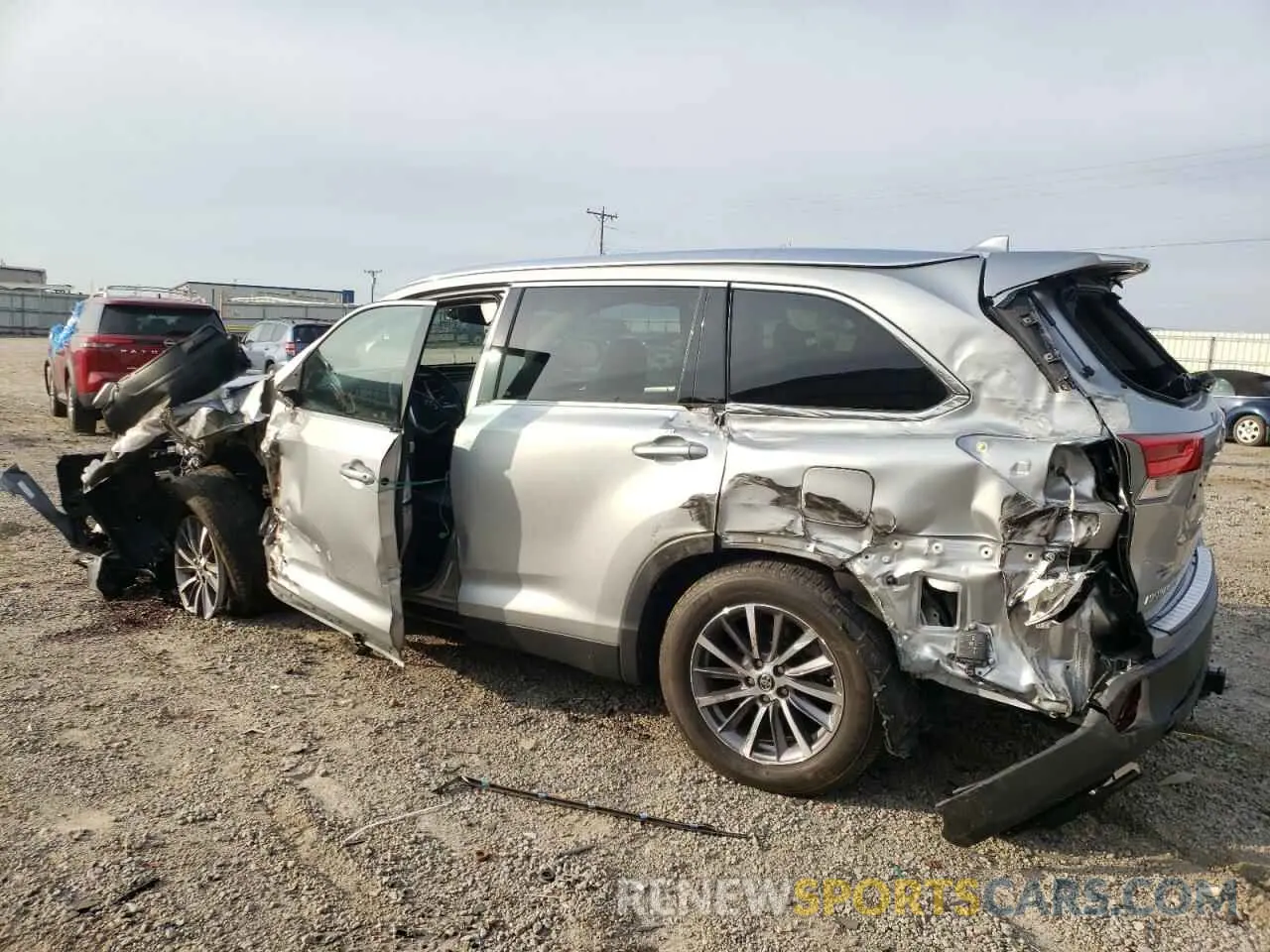 2 Photograph of a damaged car 5TDJZRFH1KS592861 TOYOTA HIGHLANDER 2019