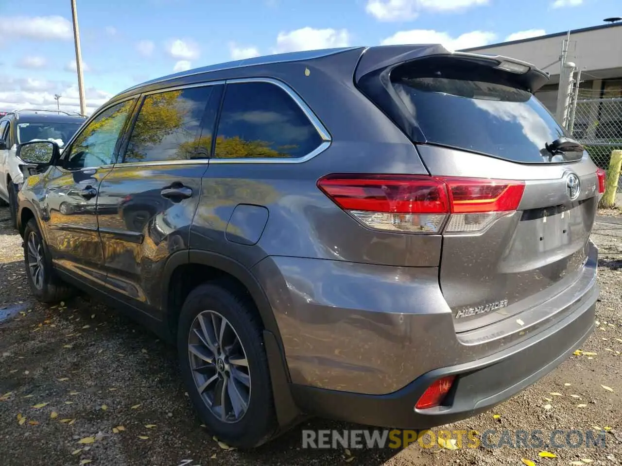 3 Photograph of a damaged car 5TDJZRFH1KS592908 TOYOTA HIGHLANDER 2019