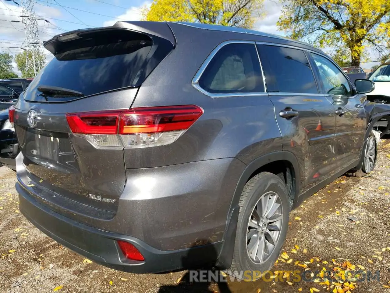 4 Photograph of a damaged car 5TDJZRFH1KS592908 TOYOTA HIGHLANDER 2019
