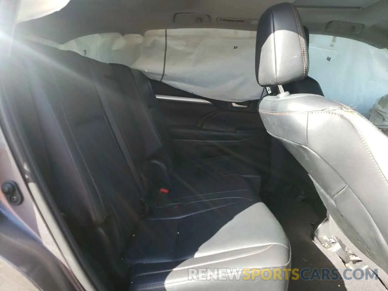 6 Photograph of a damaged car 5TDJZRFH1KS592908 TOYOTA HIGHLANDER 2019