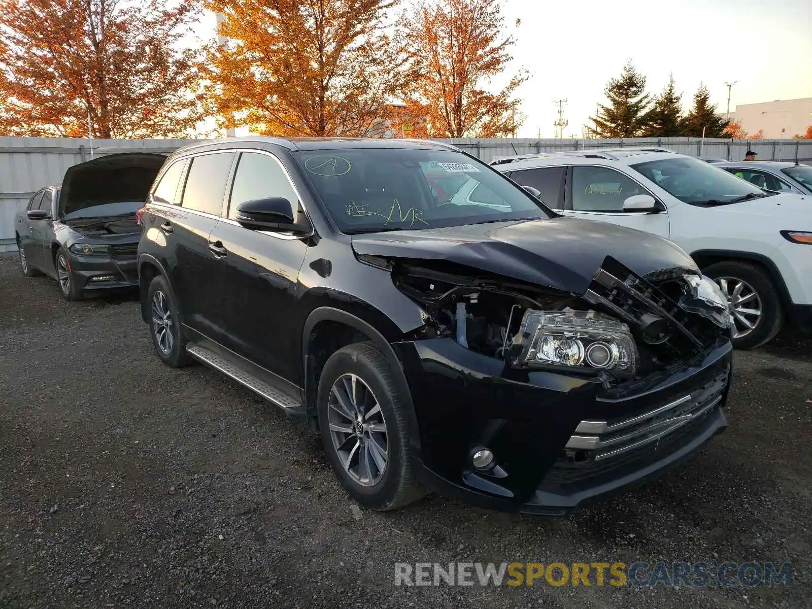 1 Photograph of a damaged car 5TDJZRFH1KS593816 TOYOTA HIGHLANDER 2019