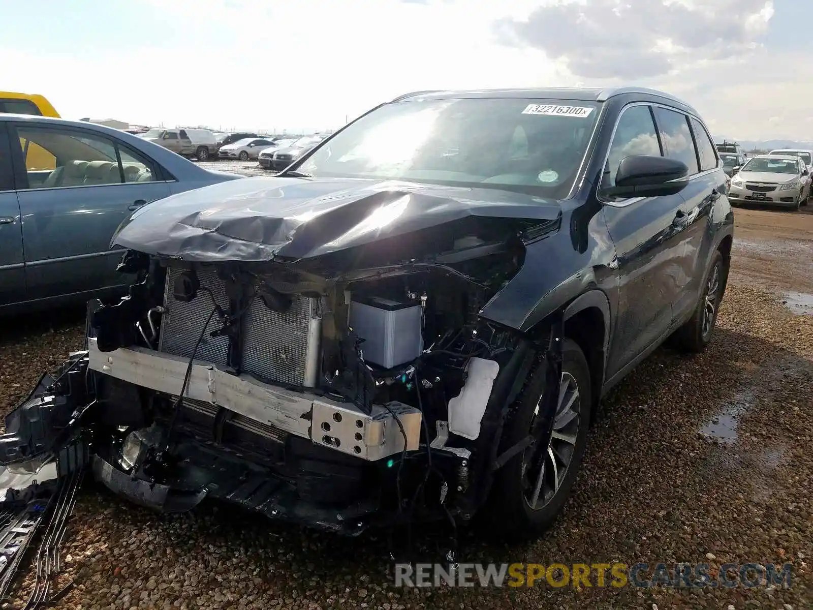 2 Photograph of a damaged car 5TDJZRFH1KS599891 TOYOTA HIGHLANDER 2019