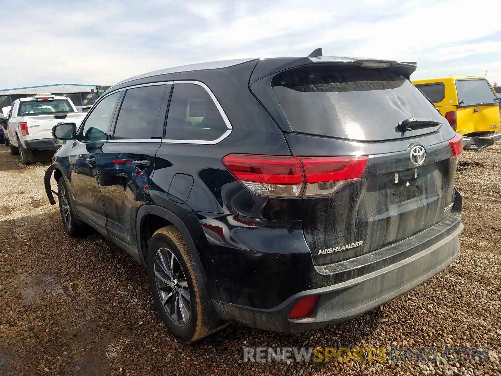 3 Photograph of a damaged car 5TDJZRFH1KS599891 TOYOTA HIGHLANDER 2019