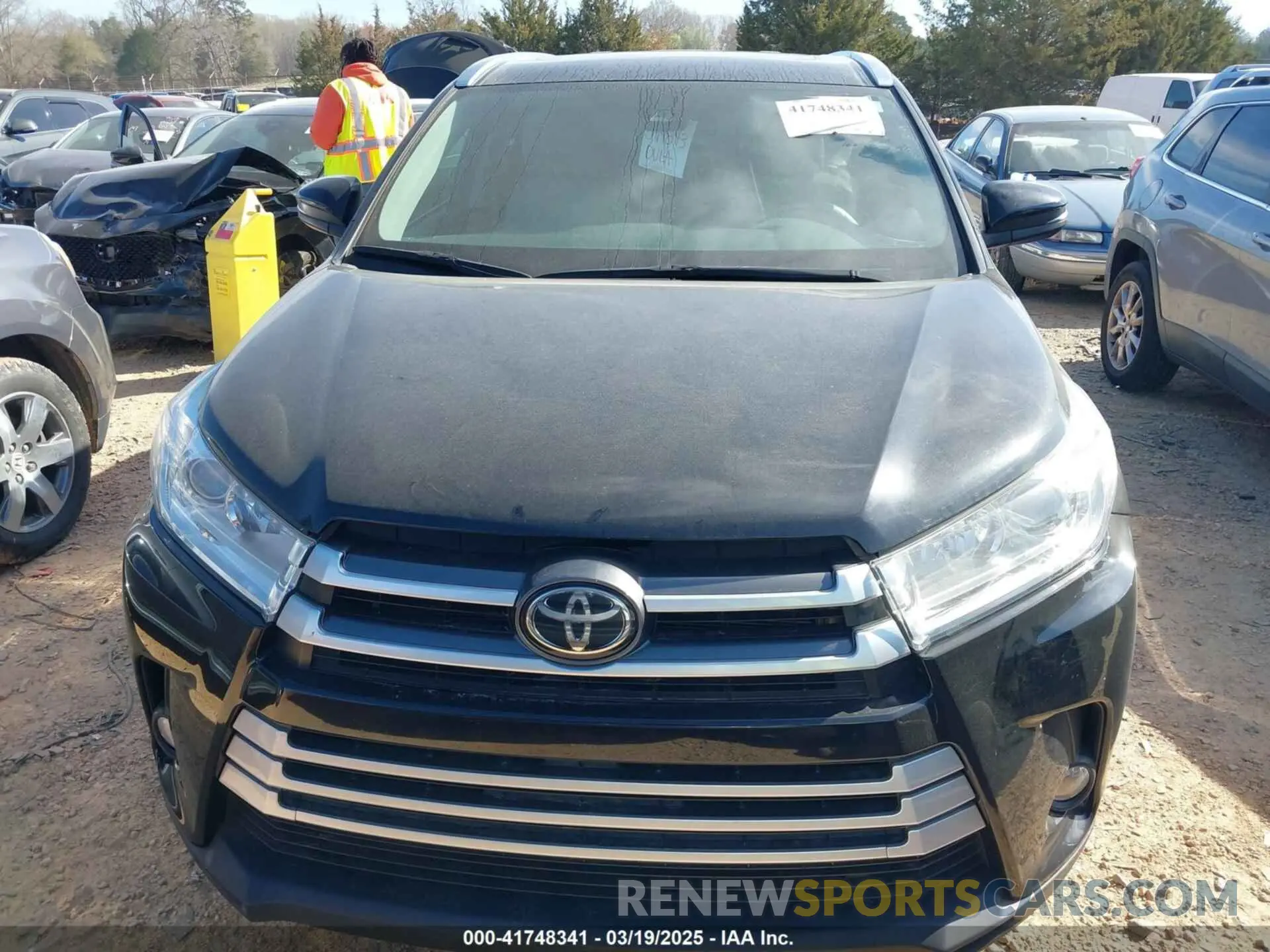 12 Photograph of a damaged car 5TDJZRFH1KS603437 TOYOTA HIGHLANDER 2019