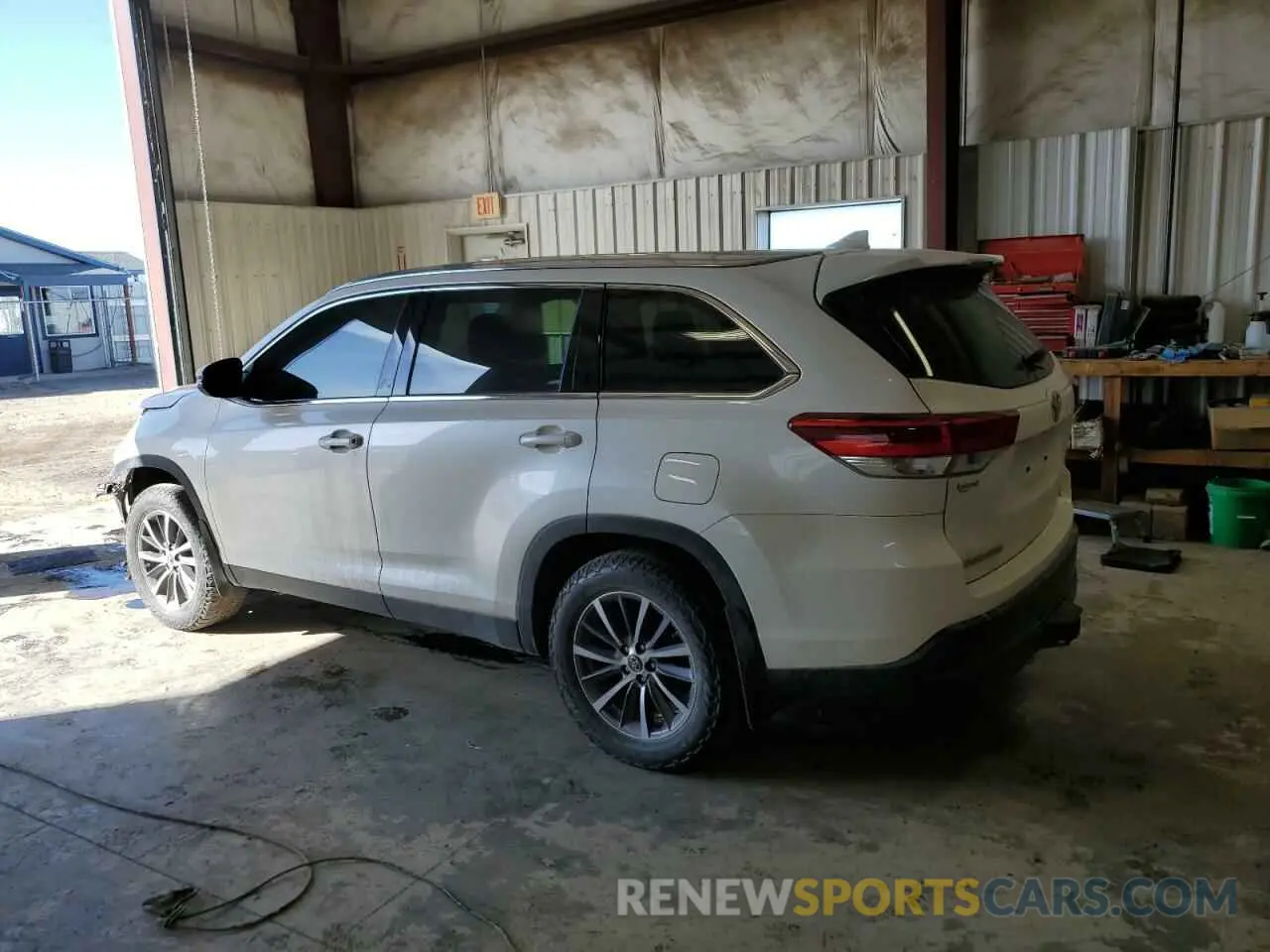 2 Photograph of a damaged car 5TDJZRFH1KS606063 TOYOTA HIGHLANDER 2019