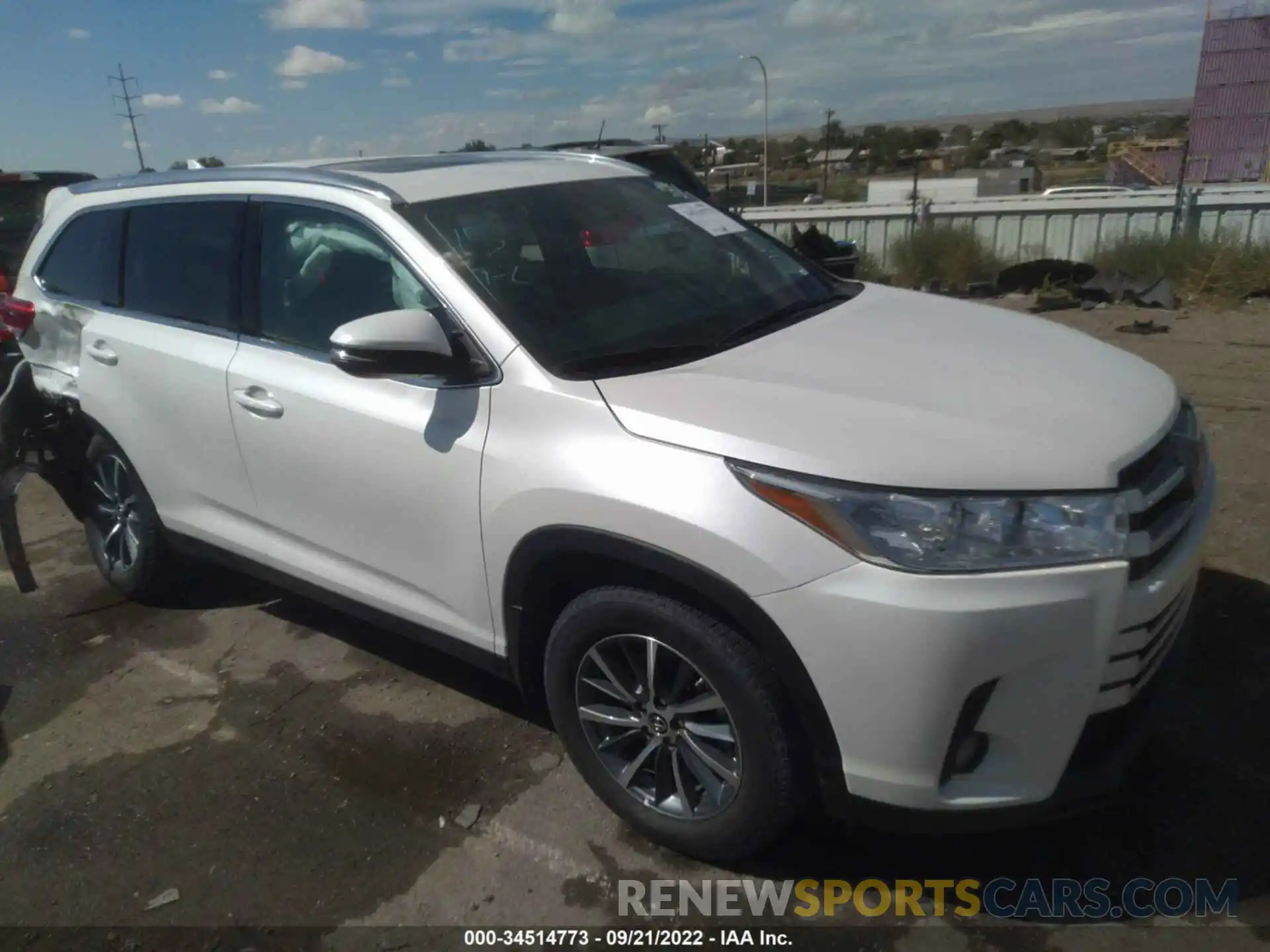 1 Photograph of a damaged car 5TDJZRFH1KS611599 TOYOTA HIGHLANDER 2019