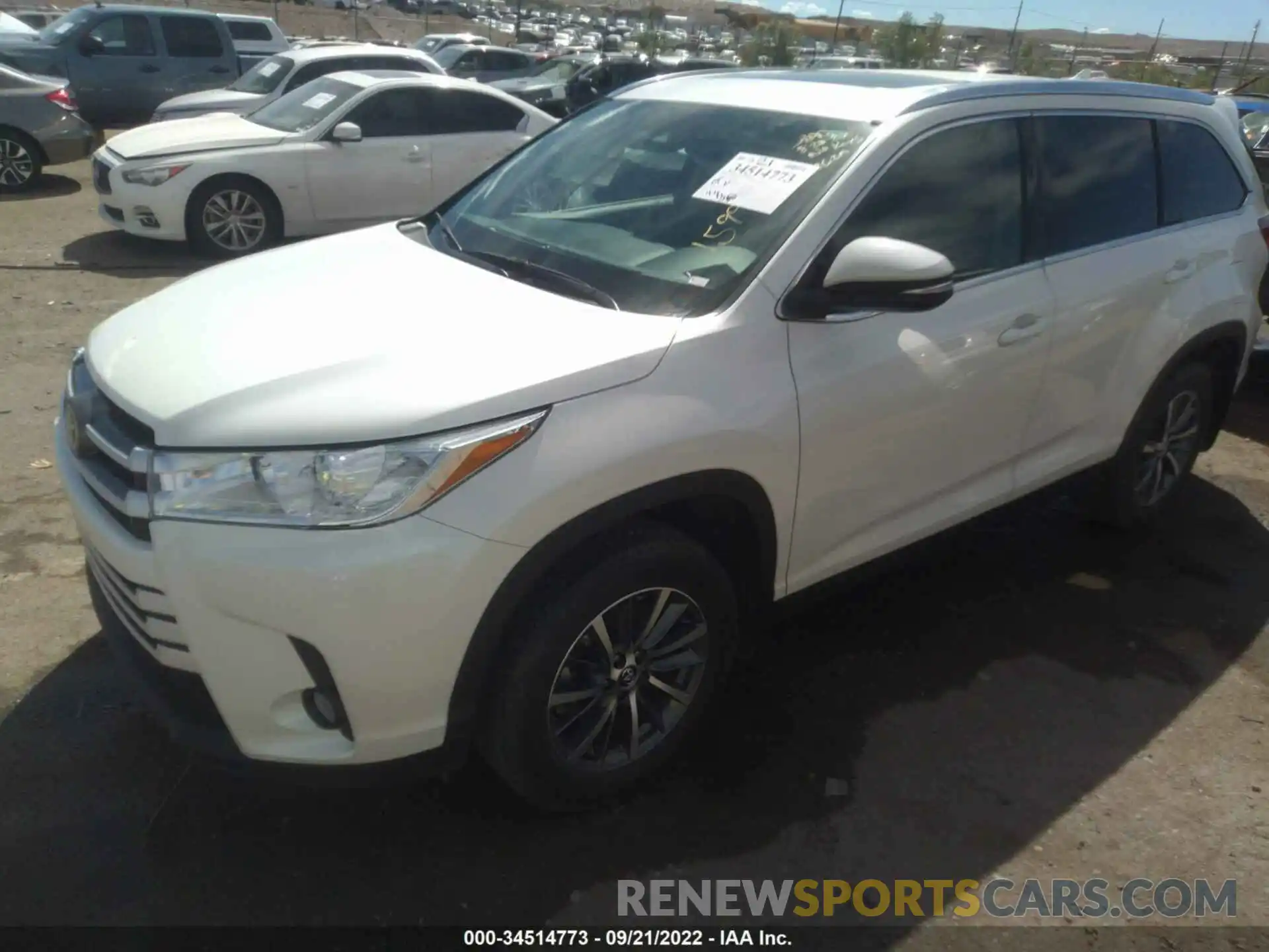 2 Photograph of a damaged car 5TDJZRFH1KS611599 TOYOTA HIGHLANDER 2019