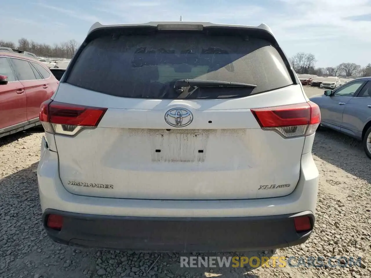 6 Photograph of a damaged car 5TDJZRFH1KS612669 TOYOTA HIGHLANDER 2019