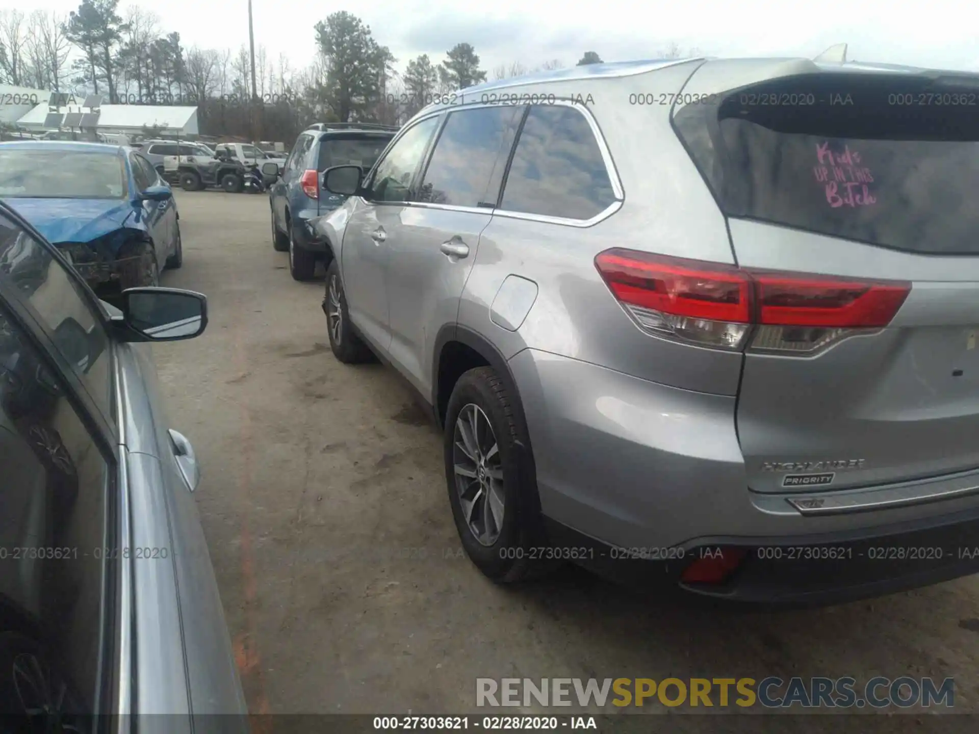 3 Photograph of a damaged car 5TDJZRFH1KS614664 TOYOTA HIGHLANDER 2019