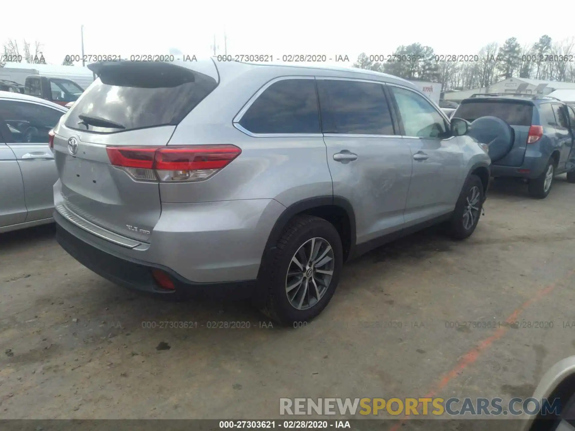 4 Photograph of a damaged car 5TDJZRFH1KS614664 TOYOTA HIGHLANDER 2019