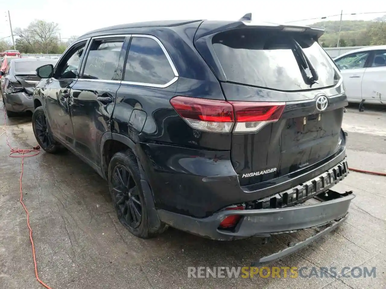 3 Photograph of a damaged car 5TDJZRFH1KS623848 TOYOTA HIGHLANDER 2019