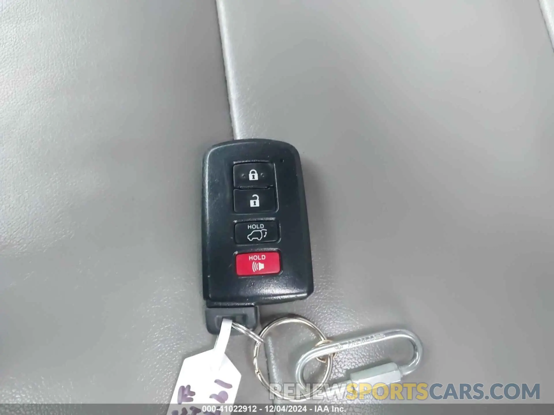 11 Photograph of a damaged car 5TDJZRFH1KS628192 TOYOTA HIGHLANDER 2019