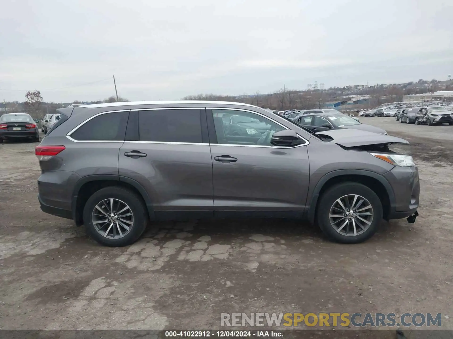 14 Photograph of a damaged car 5TDJZRFH1KS628192 TOYOTA HIGHLANDER 2019