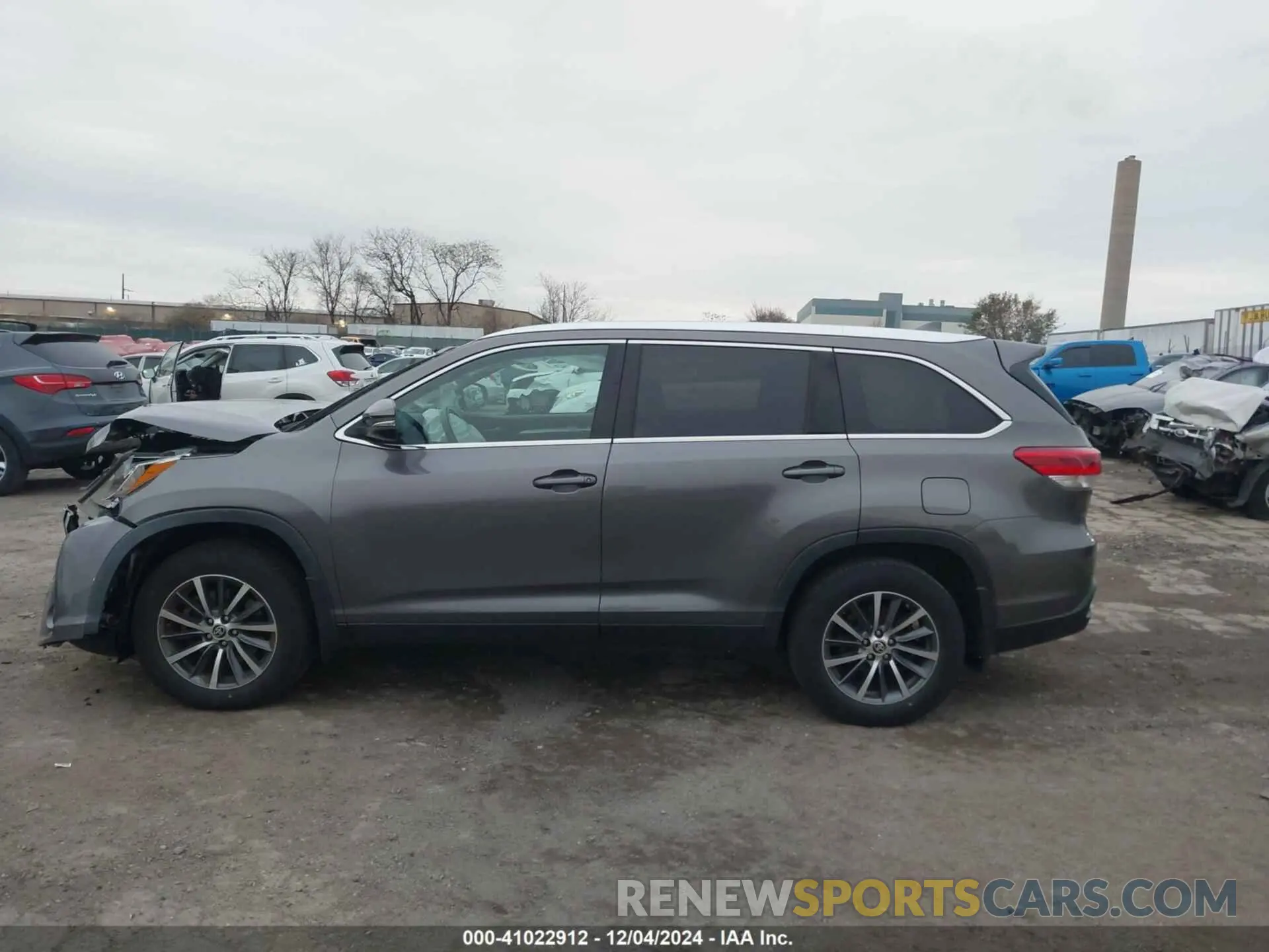 15 Photograph of a damaged car 5TDJZRFH1KS628192 TOYOTA HIGHLANDER 2019