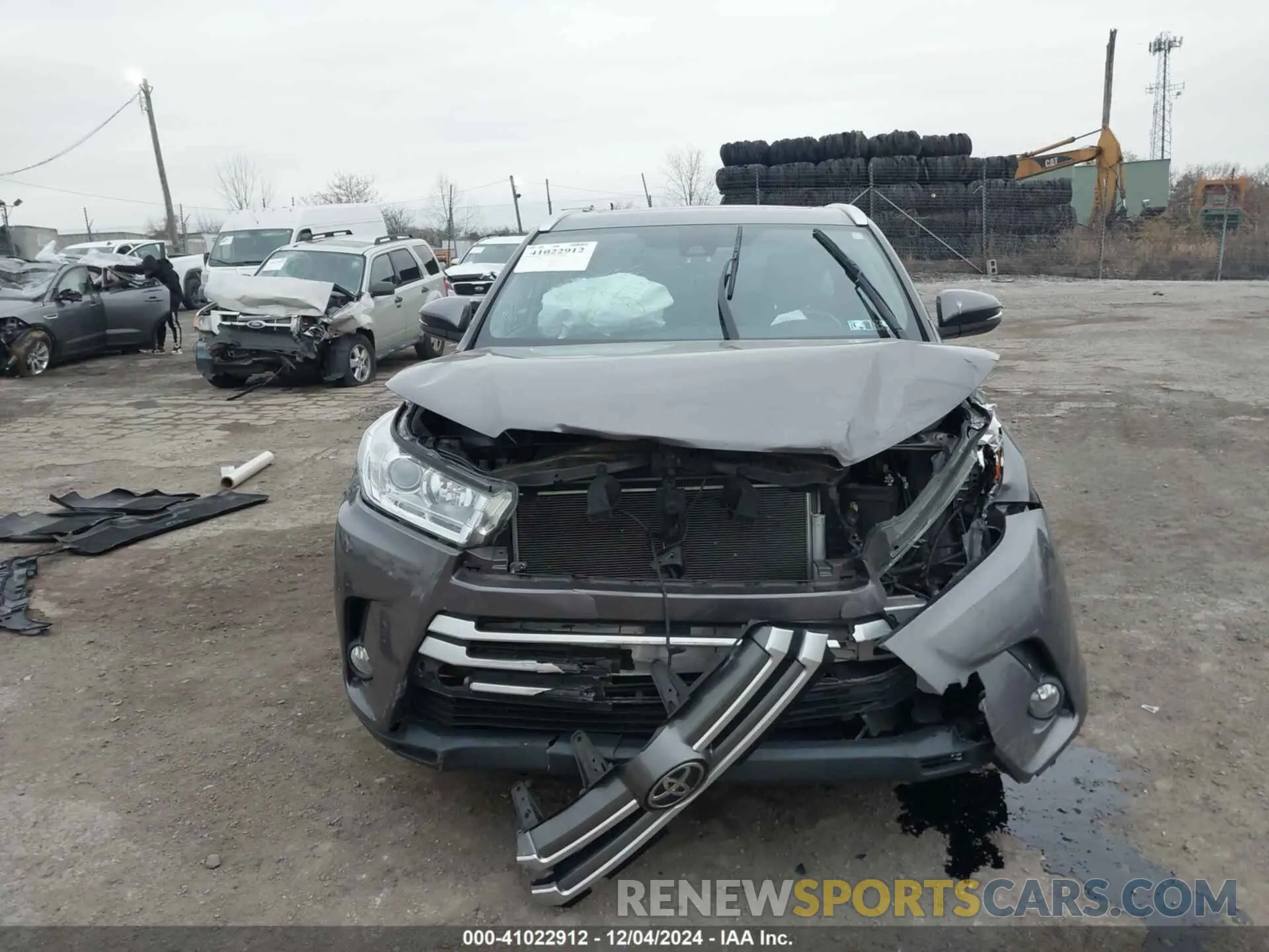 6 Photograph of a damaged car 5TDJZRFH1KS628192 TOYOTA HIGHLANDER 2019