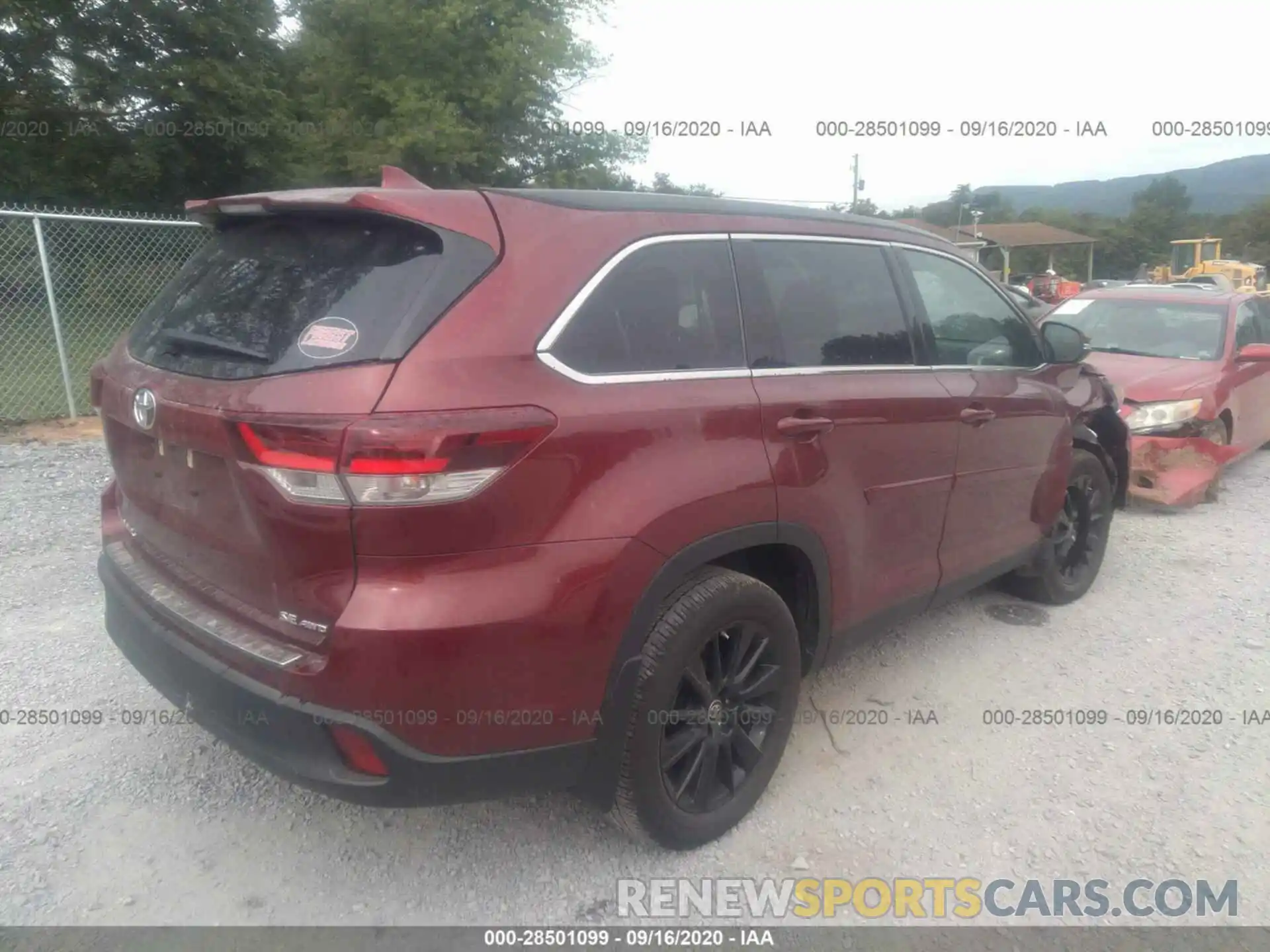 4 Photograph of a damaged car 5TDJZRFH1KS628628 TOYOTA HIGHLANDER 2019