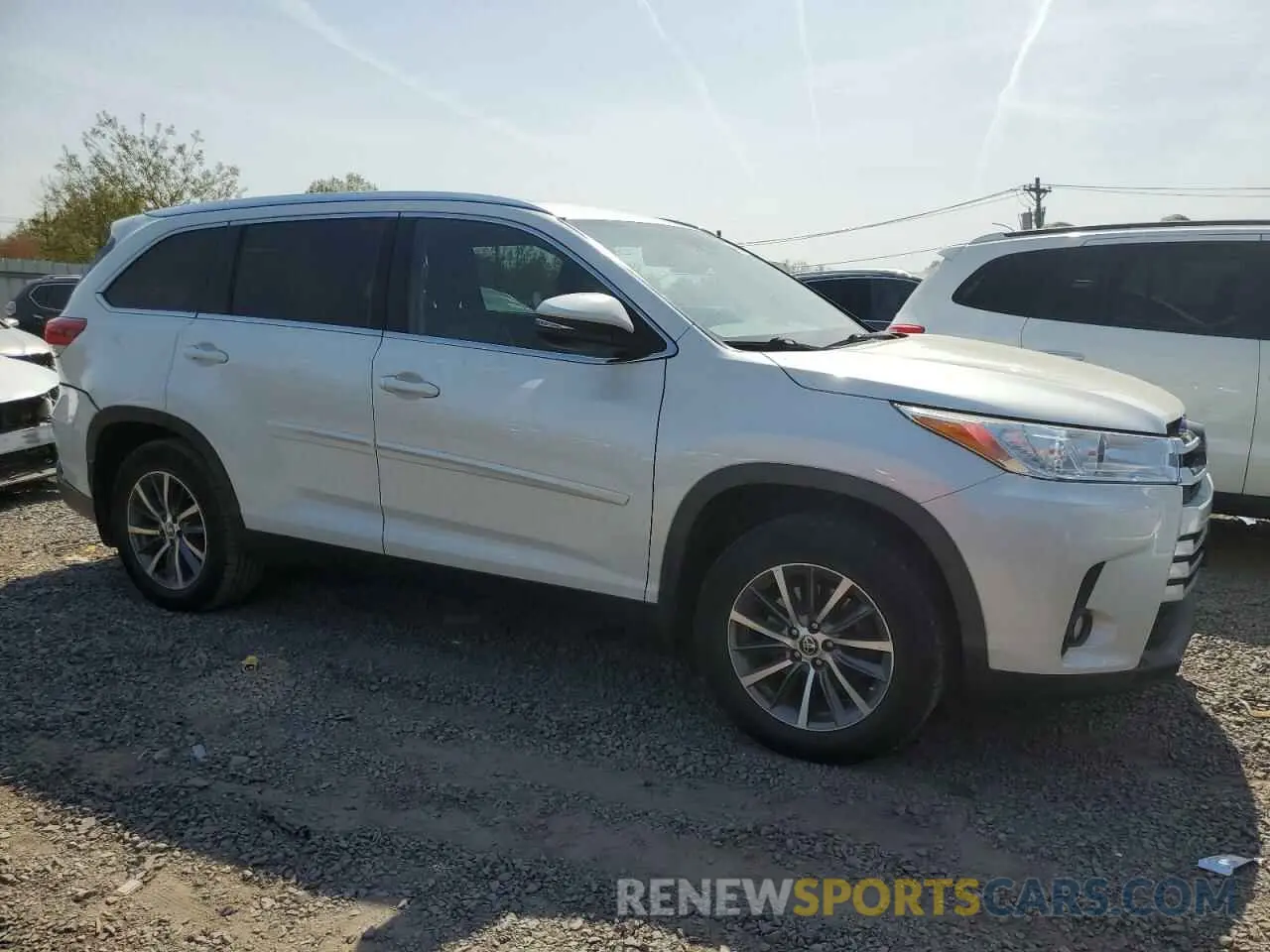 4 Photograph of a damaged car 5TDJZRFH1KS629231 TOYOTA HIGHLANDER 2019