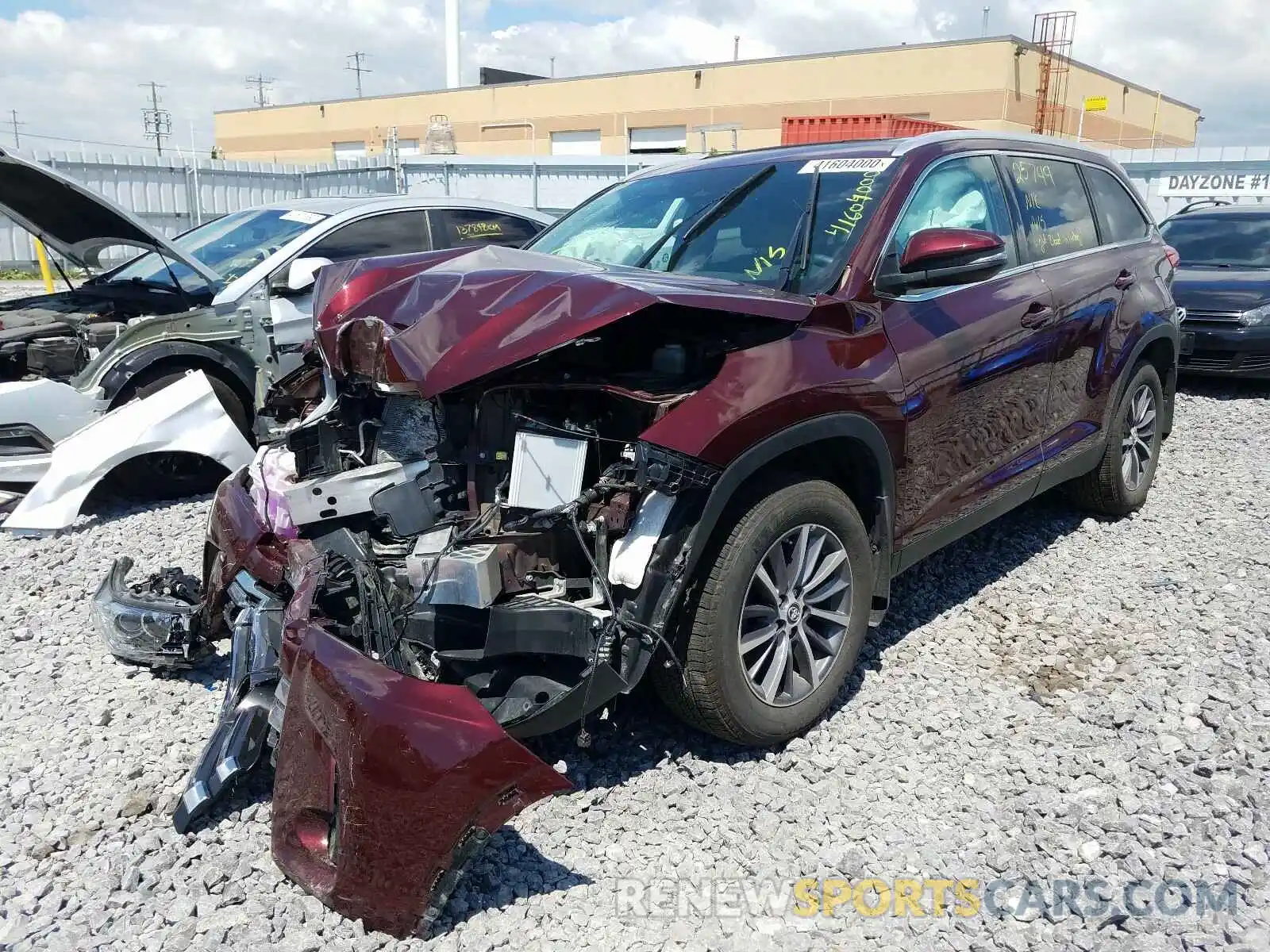 2 Photograph of a damaged car 5TDJZRFH1KS709449 TOYOTA HIGHLANDER 2019