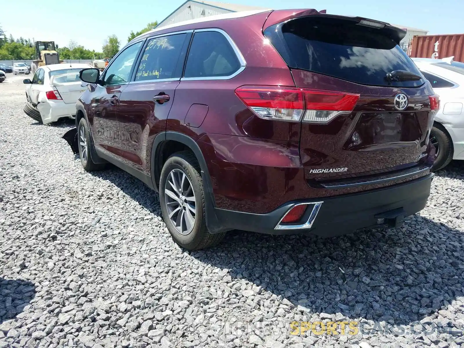 3 Photograph of a damaged car 5TDJZRFH1KS709449 TOYOTA HIGHLANDER 2019