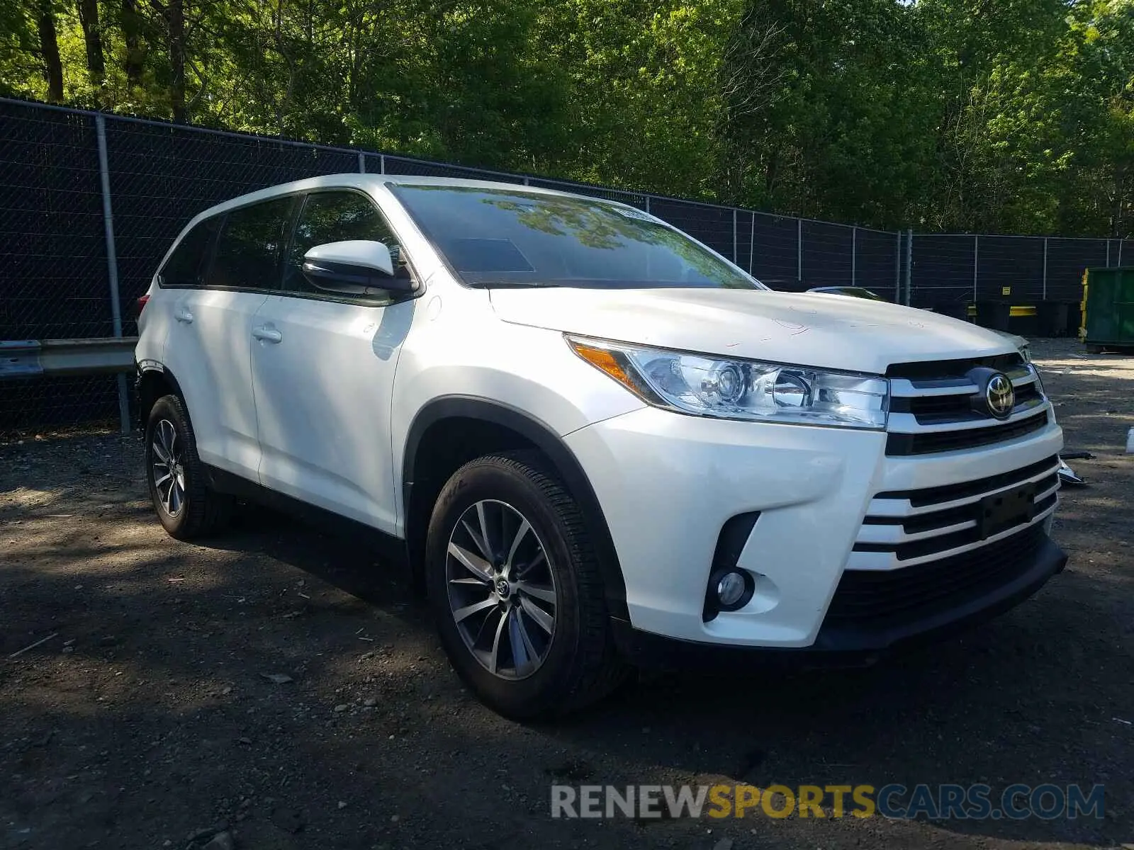 1 Photograph of a damaged car 5TDJZRFH1KS709466 TOYOTA HIGHLANDER 2019