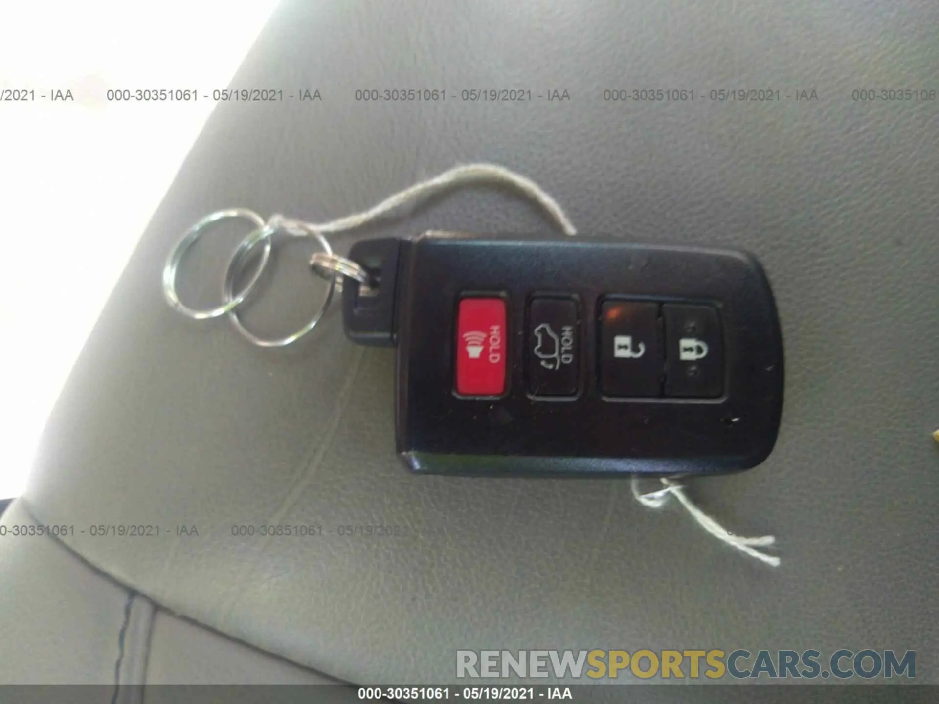11 Photograph of a damaged car 5TDJZRFH1KS715672 TOYOTA HIGHLANDER 2019
