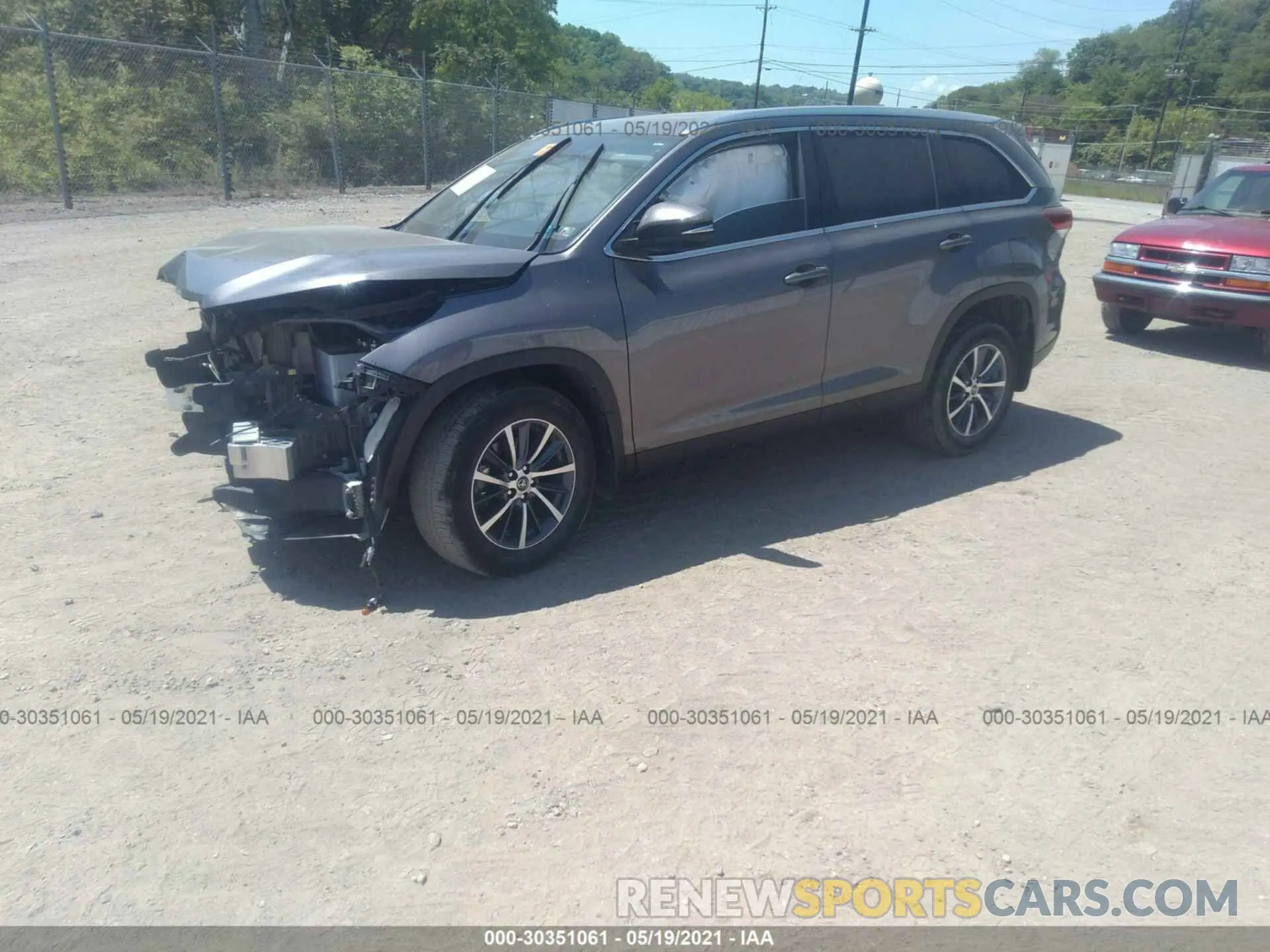 2 Photograph of a damaged car 5TDJZRFH1KS715672 TOYOTA HIGHLANDER 2019