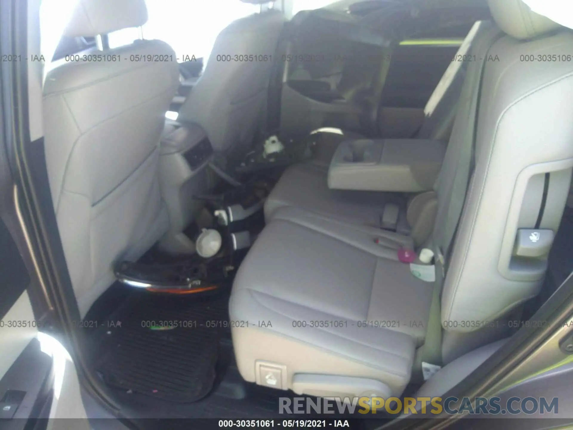 8 Photograph of a damaged car 5TDJZRFH1KS715672 TOYOTA HIGHLANDER 2019