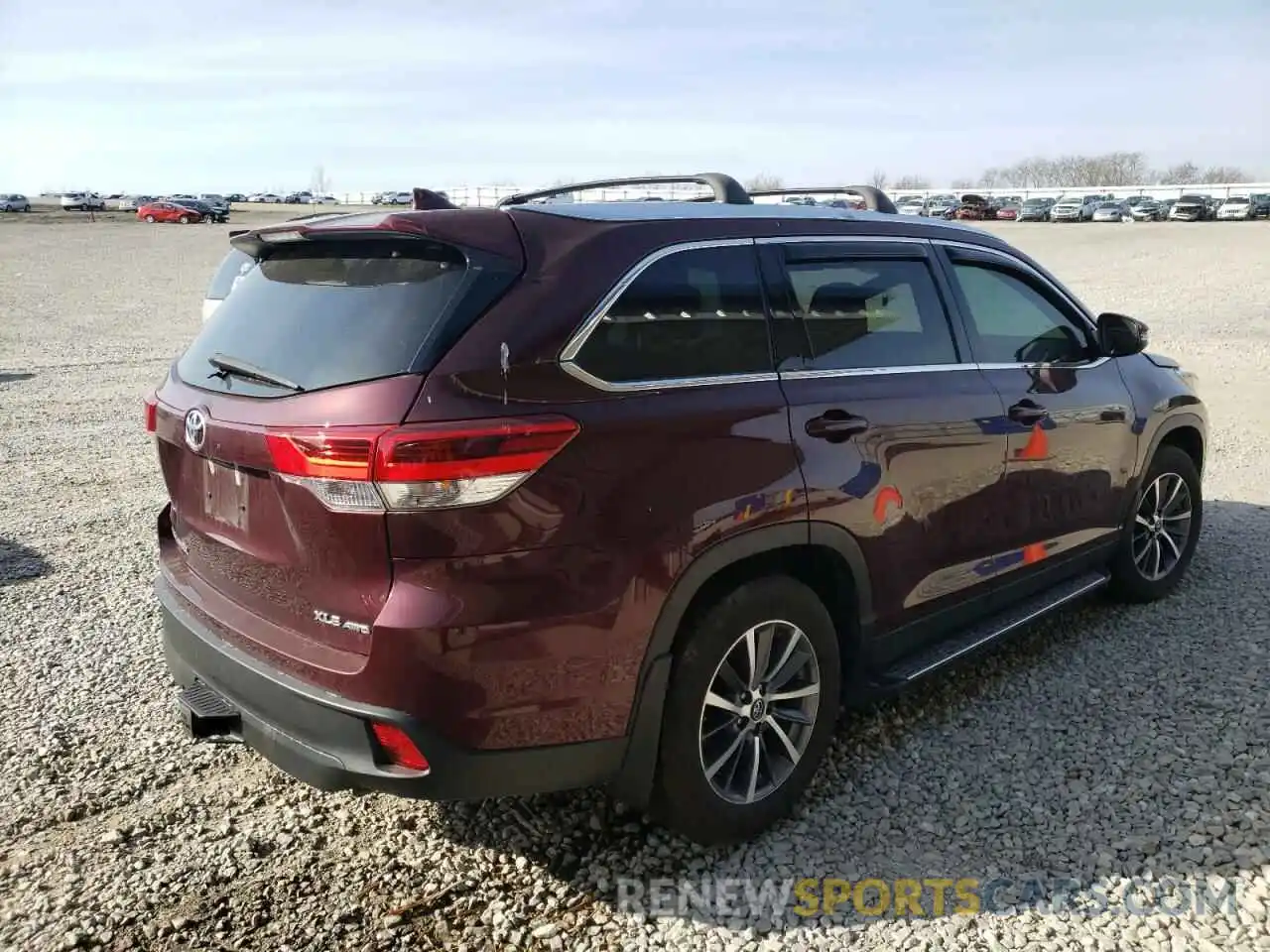 4 Photograph of a damaged car 5TDJZRFH1KS721312 TOYOTA HIGHLANDER 2019