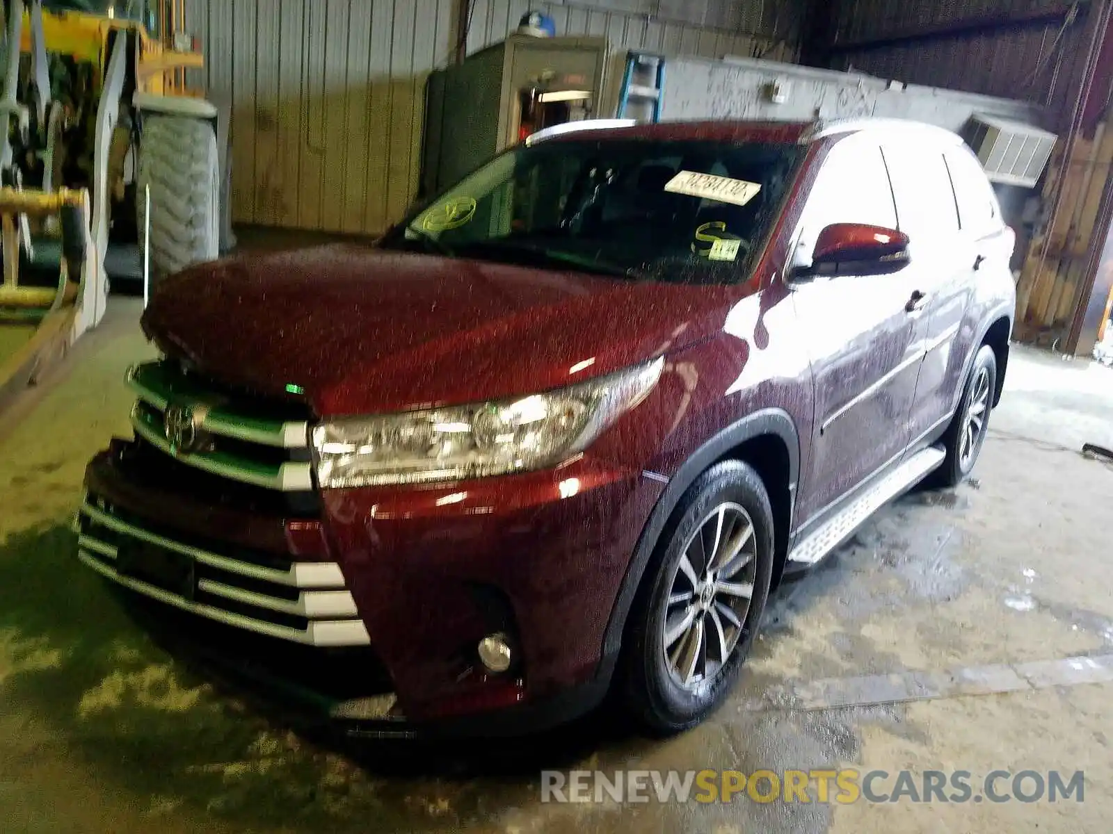 2 Photograph of a damaged car 5TDJZRFH1KS728731 TOYOTA HIGHLANDER 2019