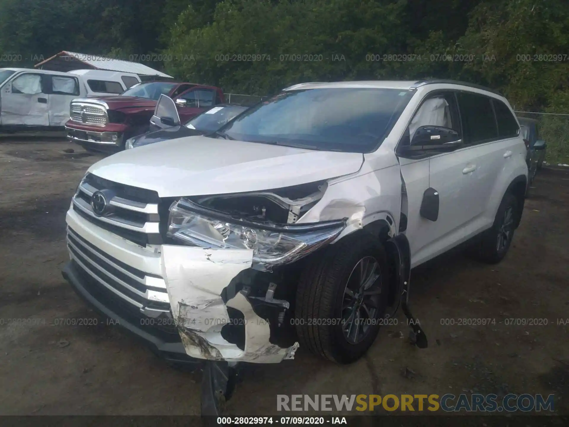 2 Photograph of a damaged car 5TDJZRFH1KS745352 TOYOTA HIGHLANDER 2019