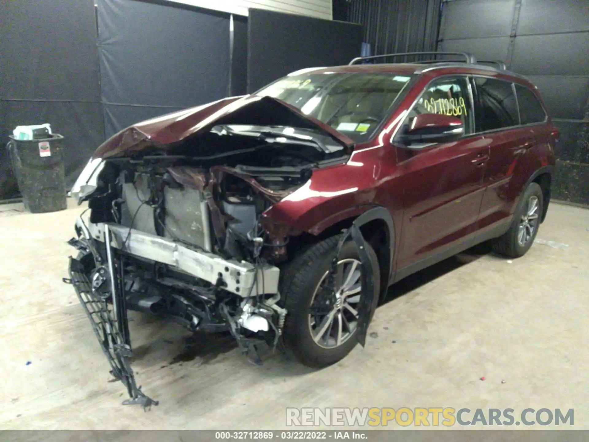 2 Photograph of a damaged car 5TDJZRFH1KS919873 TOYOTA HIGHLANDER 2019