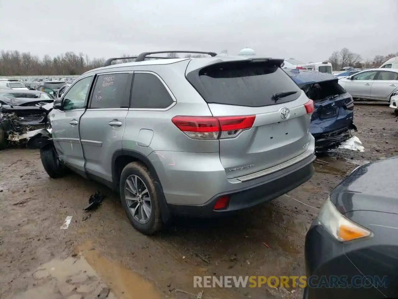 3 Photograph of a damaged car 5TDJZRFH1KS921073 TOYOTA HIGHLANDER 2019