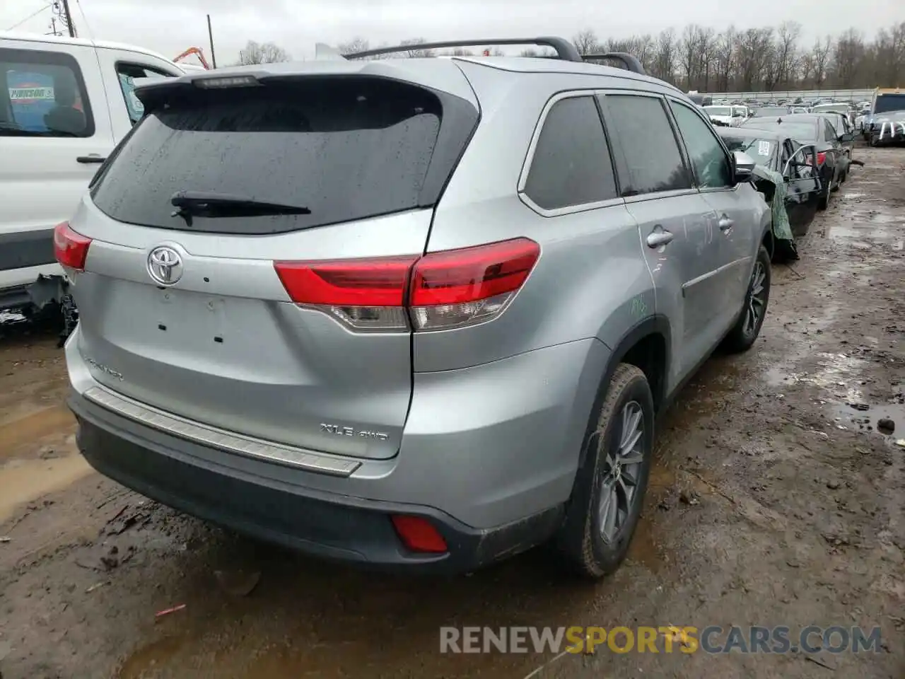 4 Photograph of a damaged car 5TDJZRFH1KS921073 TOYOTA HIGHLANDER 2019