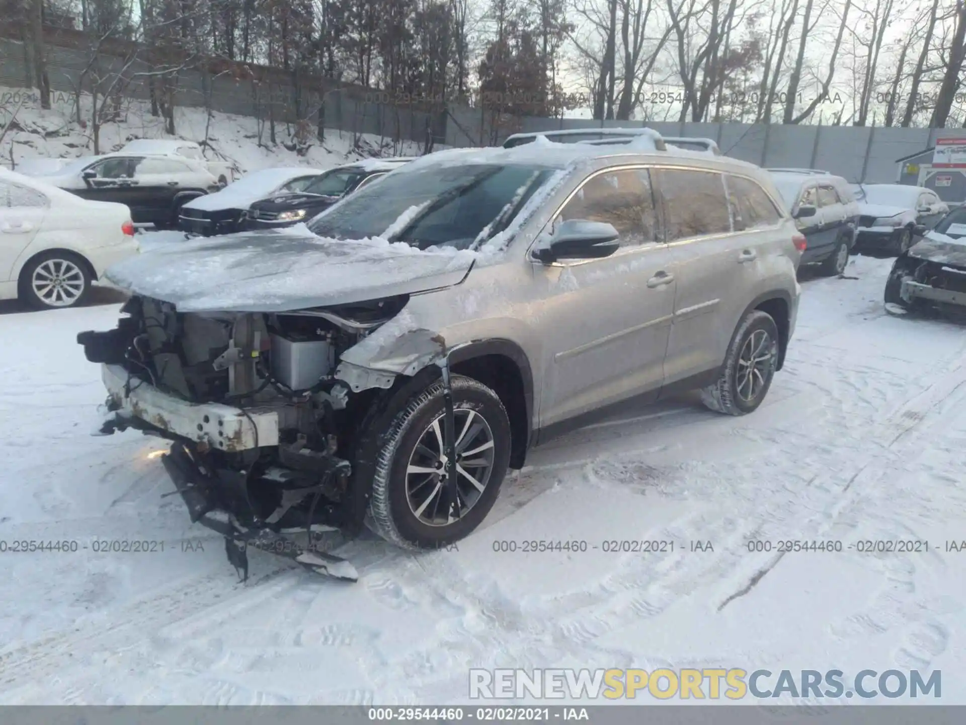 2 Photograph of a damaged car 5TDJZRFH1KS924992 TOYOTA HIGHLANDER 2019