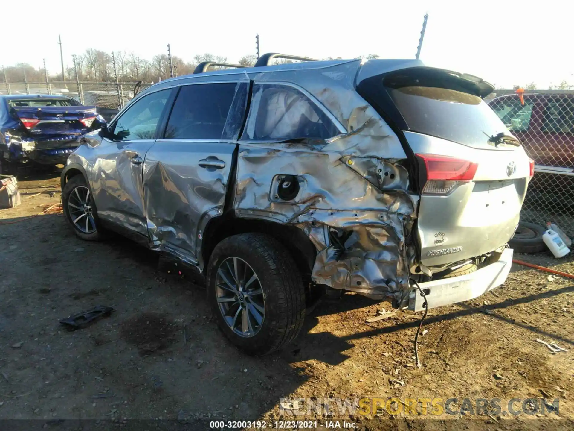 3 Photograph of a damaged car 5TDJZRFH1KS932073 TOYOTA HIGHLANDER 2019