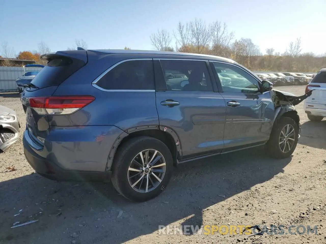 3 Photograph of a damaged car 5TDJZRFH1KS934115 TOYOTA HIGHLANDER 2019