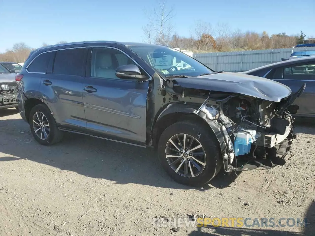 4 Photograph of a damaged car 5TDJZRFH1KS934115 TOYOTA HIGHLANDER 2019