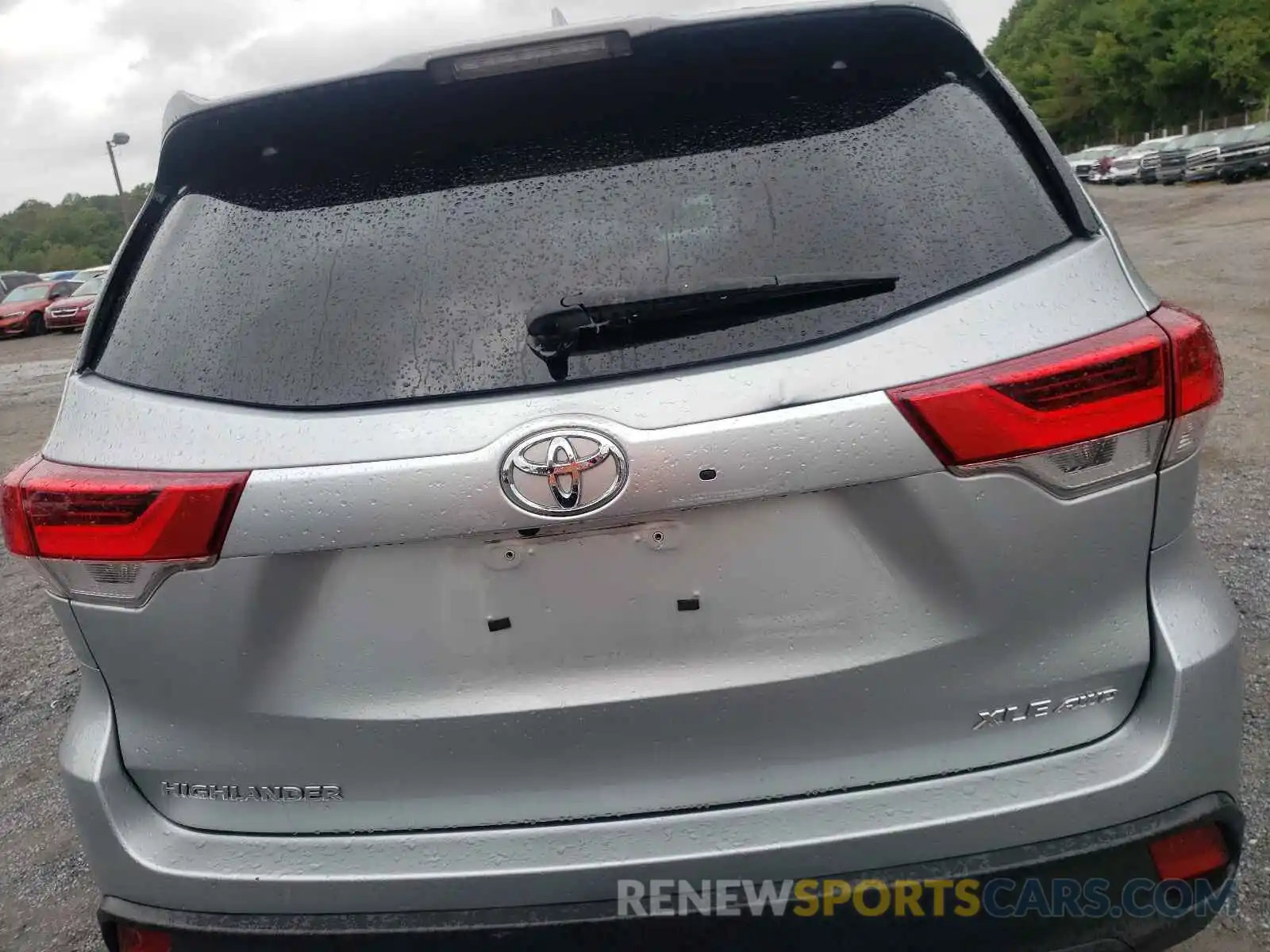 9 Photograph of a damaged car 5TDJZRFH1KS934406 TOYOTA HIGHLANDER 2019