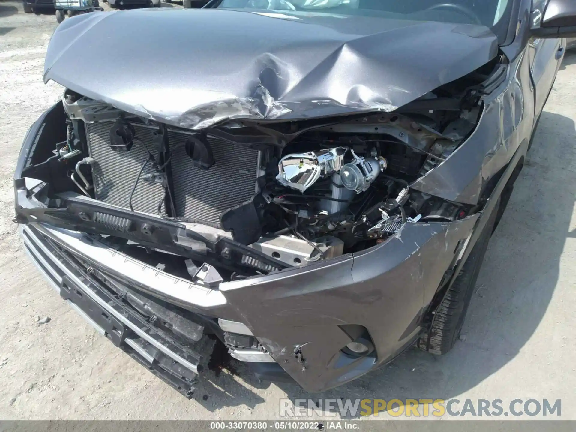 6 Photograph of a damaged car 5TDJZRFH1KS944725 TOYOTA HIGHLANDER 2019