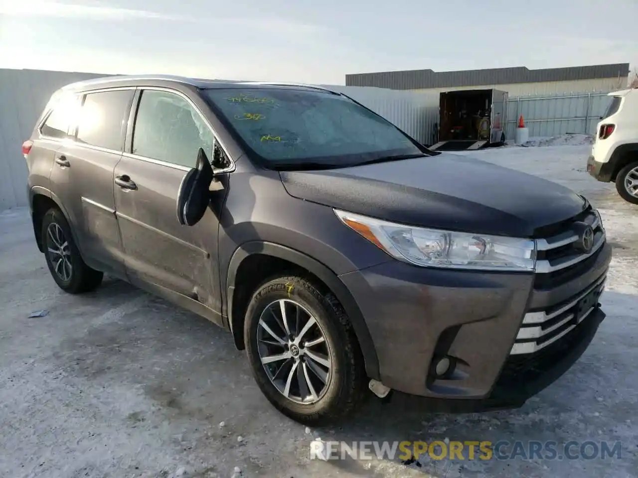 1 Photograph of a damaged car 5TDJZRFH1KS946569 TOYOTA HIGHLANDER 2019