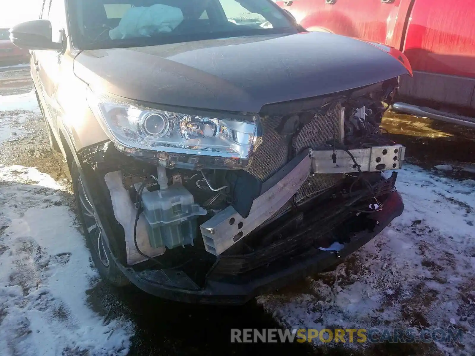 9 Photograph of a damaged car 5TDJZRFH1KS947057 TOYOTA HIGHLANDER 2019