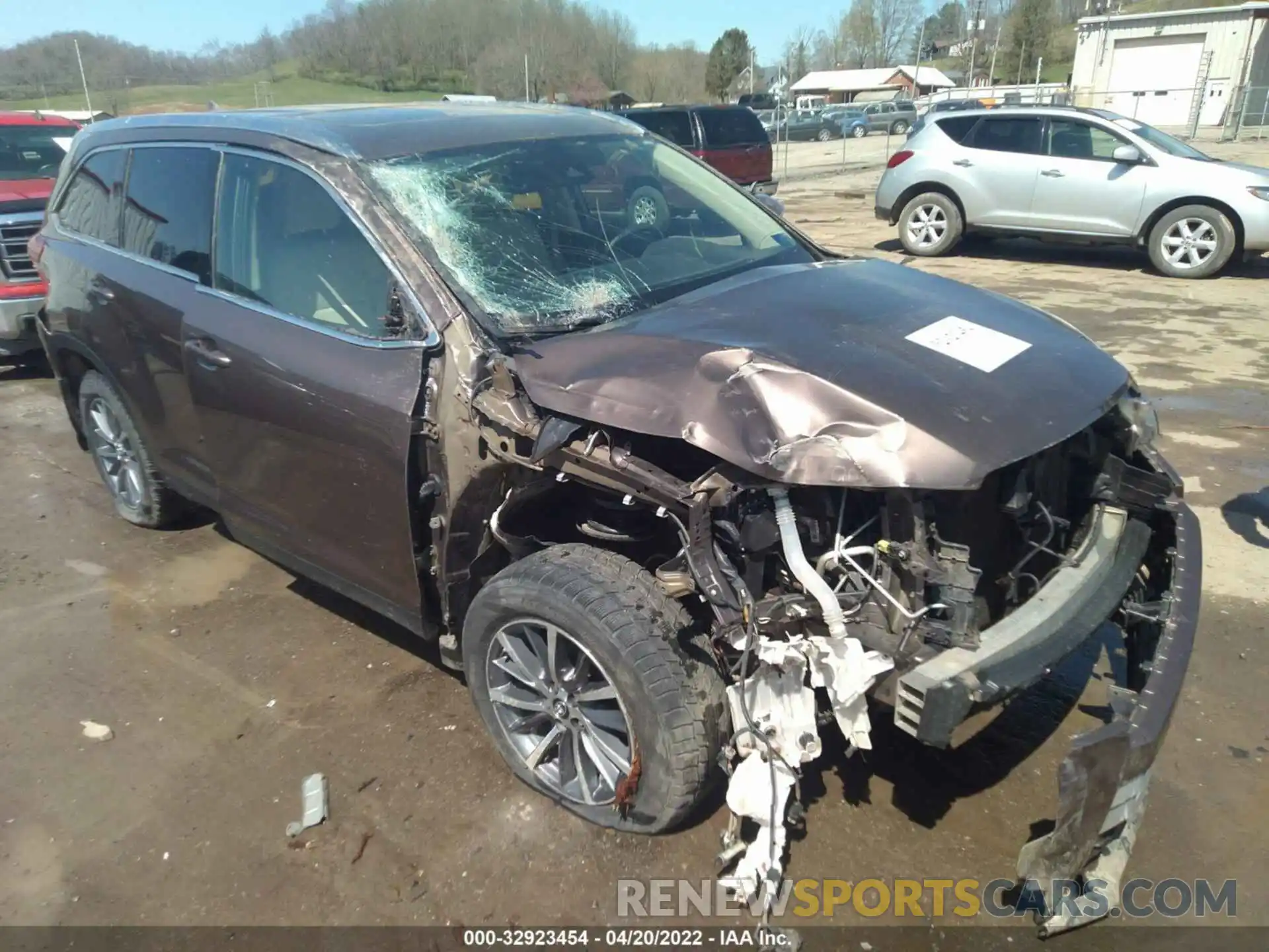 1 Photograph of a damaged car 5TDJZRFH1KS951447 TOYOTA HIGHLANDER 2019