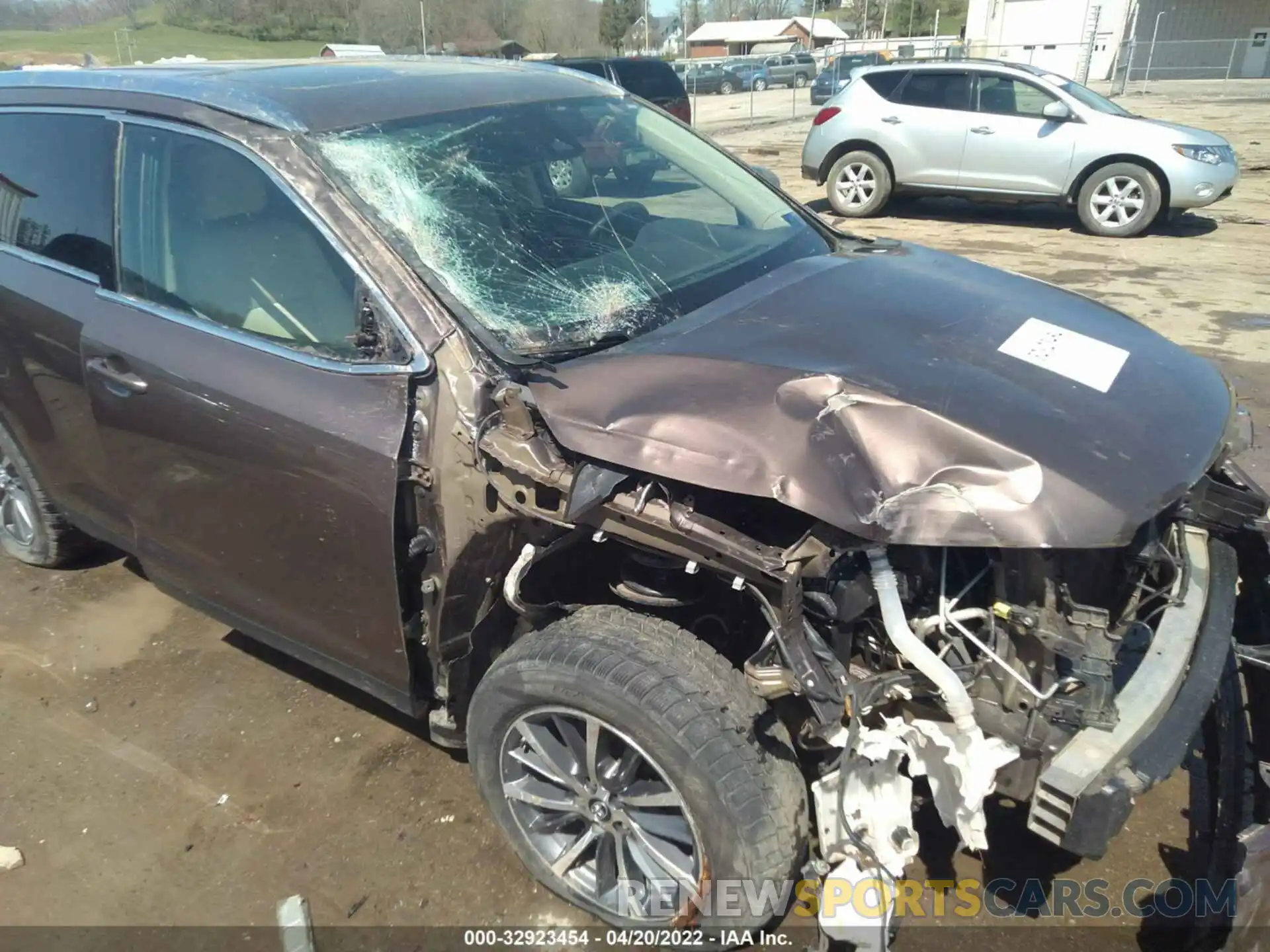 6 Photograph of a damaged car 5TDJZRFH1KS951447 TOYOTA HIGHLANDER 2019