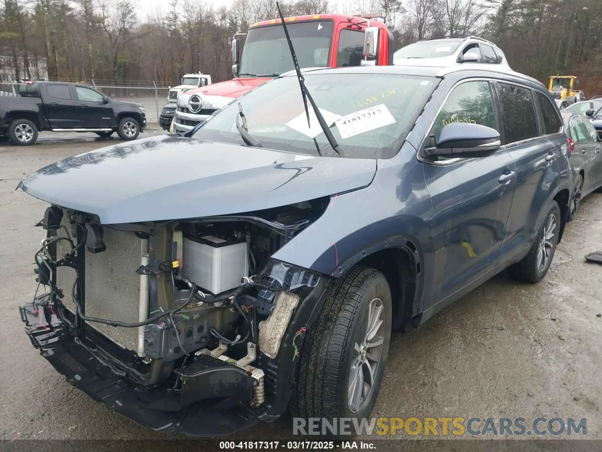 2 Photograph of a damaged car 5TDJZRFH1KS959015 TOYOTA HIGHLANDER 2019