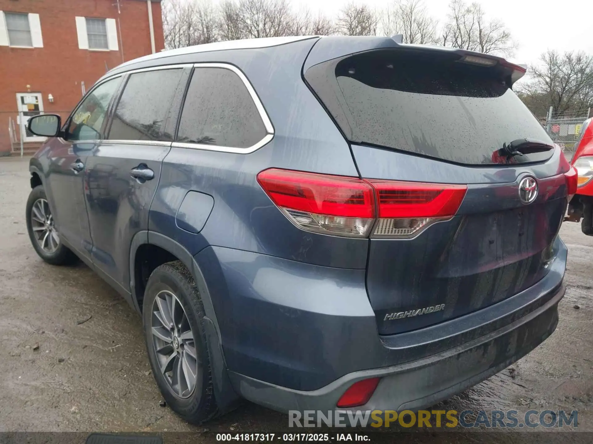 3 Photograph of a damaged car 5TDJZRFH1KS959015 TOYOTA HIGHLANDER 2019